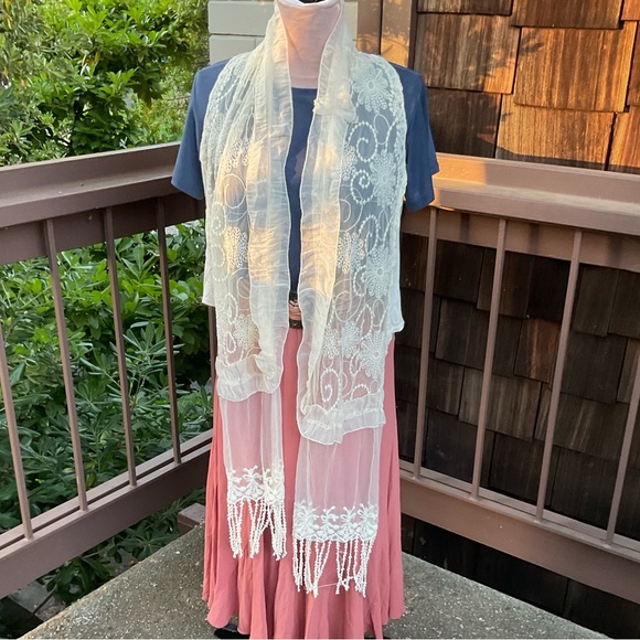 Cream lace Rayon open front  high low hem sleeveless vest like blouse Medium - Picture 3 of 11